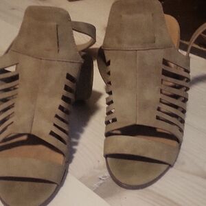 Euc Size 7,5  Tan Wrap Women's Sandals